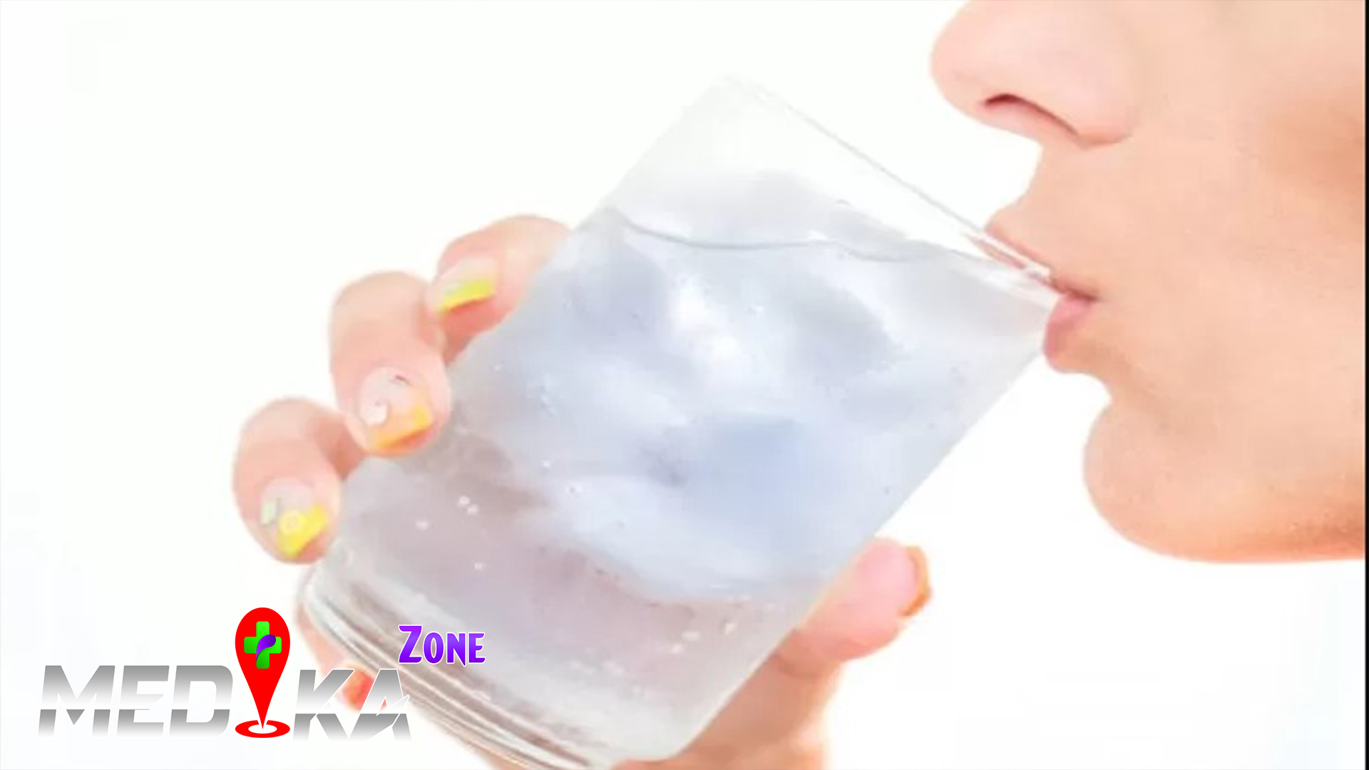 Benarkah Minum Air Es Saat Haid Menyebabkan Kista? 